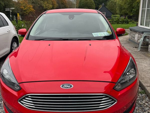 Ford Focus Hatchback, Petrol, 2016, Red