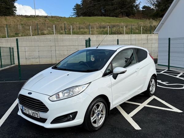 Ford Fiesta Hatchback, Petrol, 2013, White