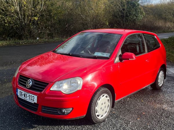 Volkswagen Polo Hatchback, Petrol, 2006, Red