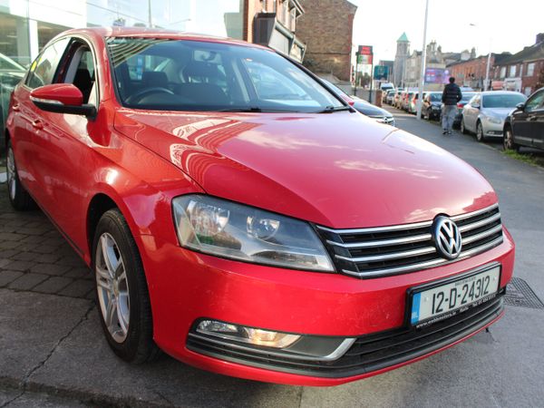 Volkswagen Passat Saloon, Petrol, 2012, Red