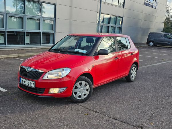 Skoda Fabia Hatchback, Petrol, 2011, Red