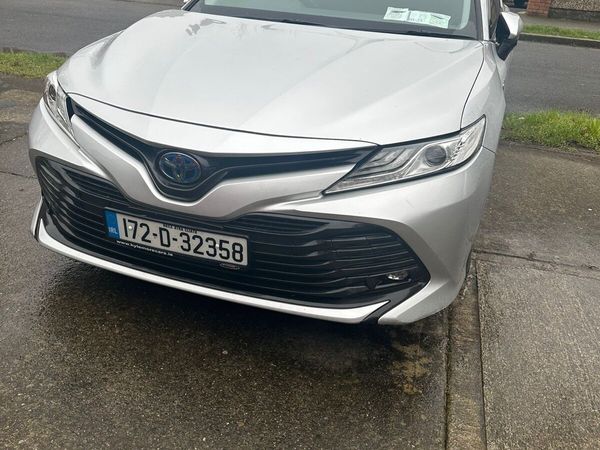 Toyota Camry Saloon, Petrol Hybrid, 2017, Silver