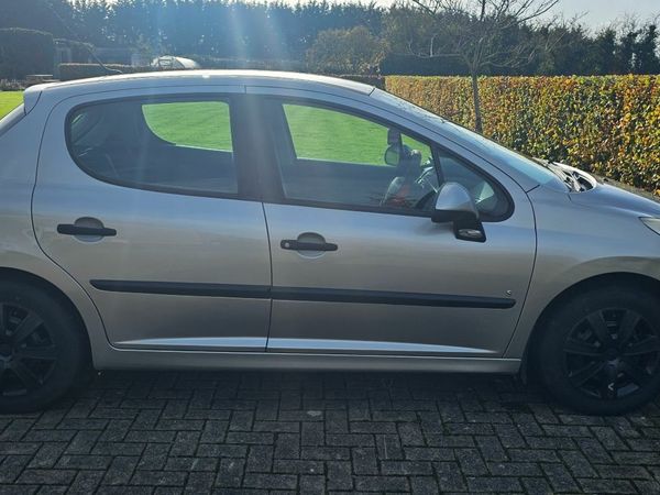 Peugeot 207 Hatchback, Diesel, 2009, Silver