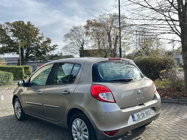 Renault Clio Hatchback, Petrol, 2010, Gold