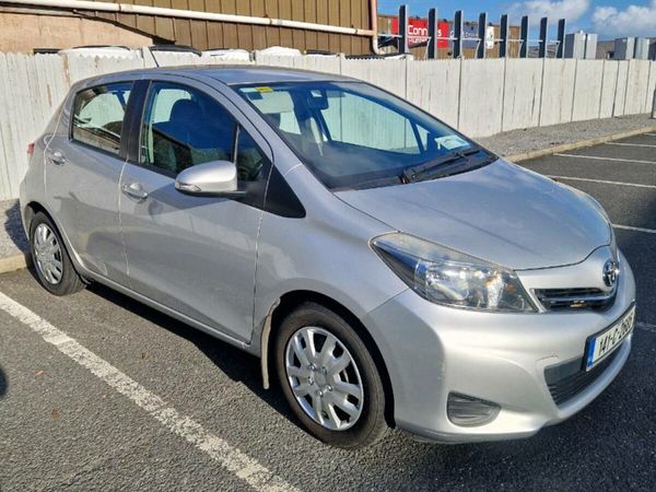 Toyota Yaris Hatchback, Petrol, 2014, Silver