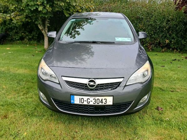 Opel Astra Hatchback, Diesel, 2010, Grey