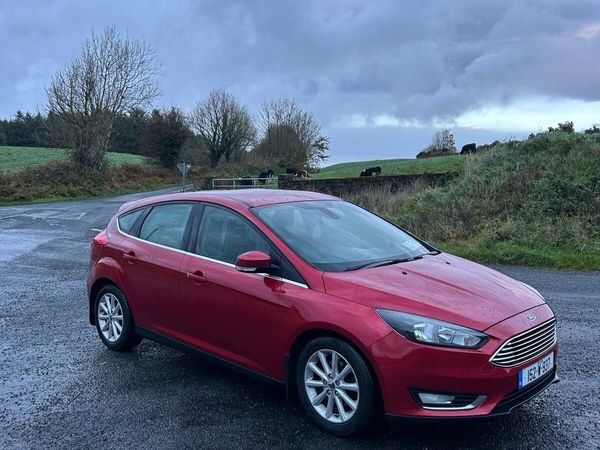 Ford Focus Hatchback, Diesel, 2015, Red