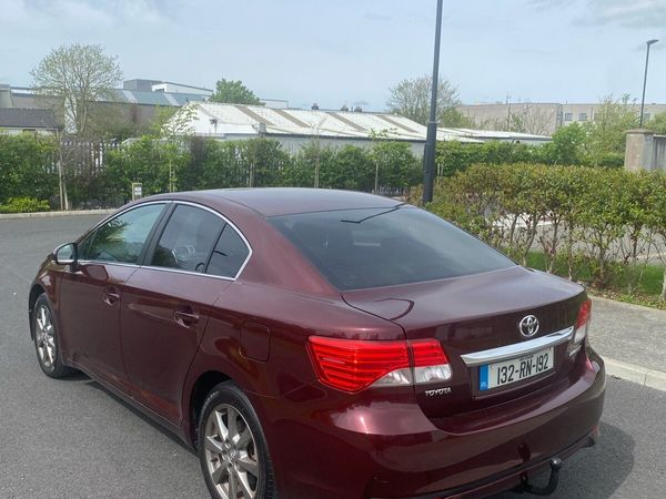 Toyota Avensis Saloon, Diesel, 2013, Red