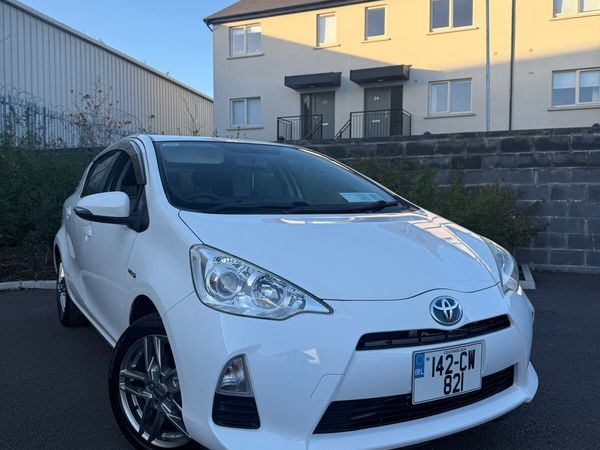 Toyota Aqua Hatchback, Petrol Hybrid, 2014, White