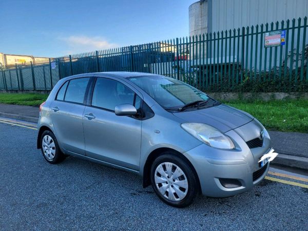 Toyota Yaris Hatchback, Petrol, 2010, Silver
