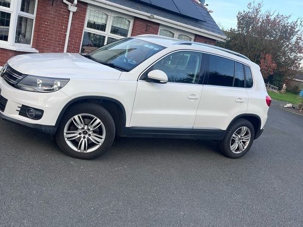 Volkswagen Tiguan SUV, Diesel, 2012, White