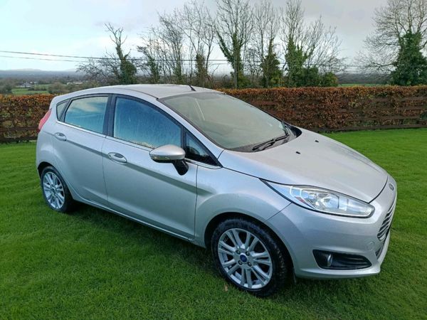 Ford Fiesta Hatchback, Petrol, 2015, Silver