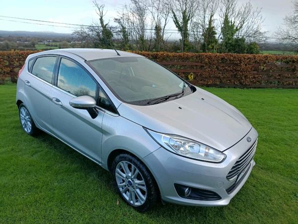 Ford Fiesta Hatchback, Petrol, 2015, Silver