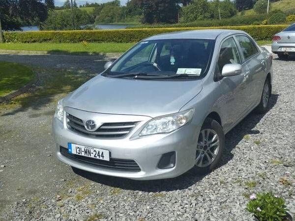 Toyota Corolla Saloon, Diesel, 2013, Silver