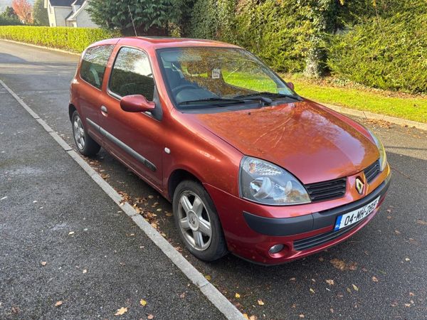 Renault Clio Hatchback, Petrol, 2004, Red