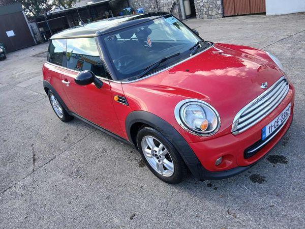 Mini Cooper Hatchback, Diesel, 2011, Red
