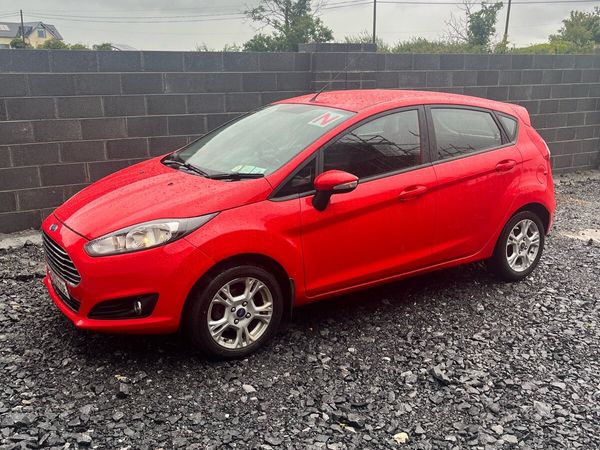 Ford Fiesta Hatchback, Petrol, 2015, Red