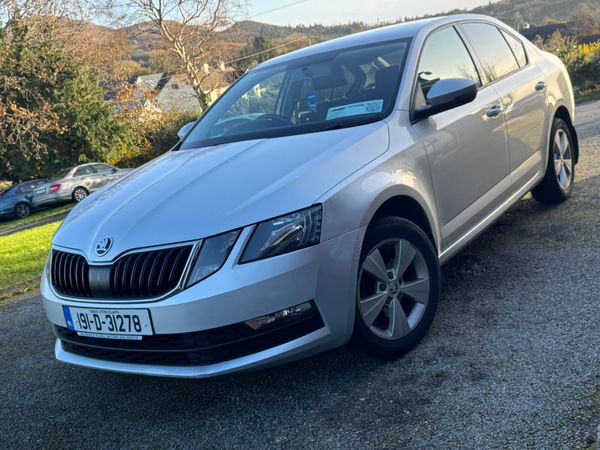 Skoda Octavia Saloon, Diesel, 2019, Grey