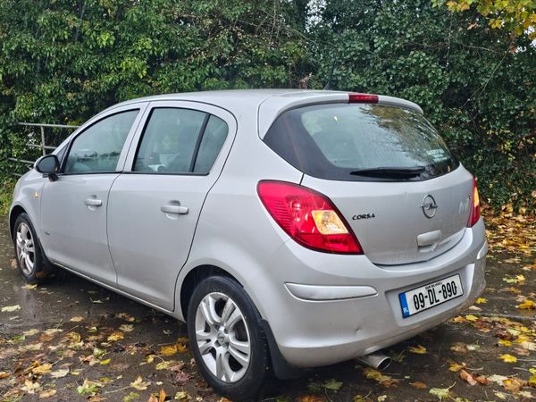 Opel Corsa Hatchback, Petrol, 2009, Silver