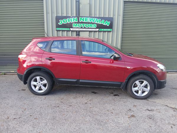 Nissan Qashqai Hatchback, Diesel, 2010, Red