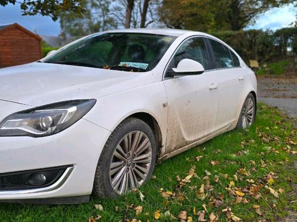 Opel Insignia Hatchback, Diesel, 2014, White