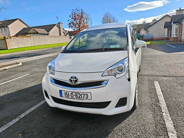 Toyota Ractis Hatchback, Petrol, 2015, White