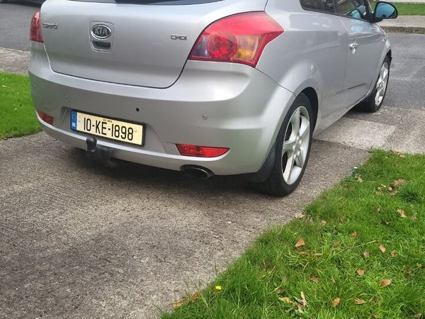 Kia Ceed Hatchback, Diesel, 2010, Silver