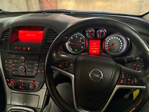 Opel Insignia Hatchback, Diesel, 2011, White