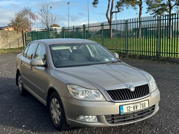 Skoda Octavia Saloon, Diesel, 2012, Beige