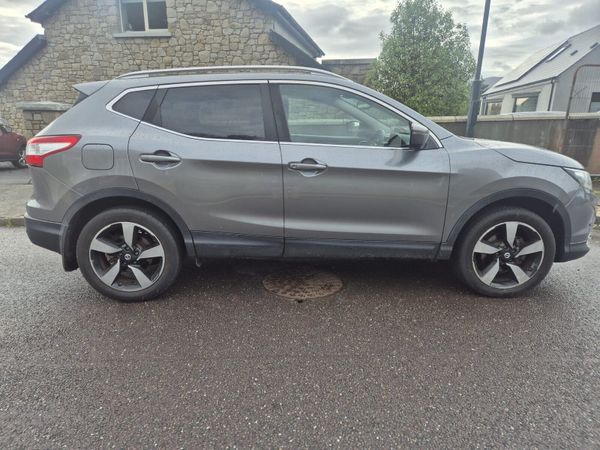 Nissan Qashqai Hatchback, Diesel, 2016, Grey