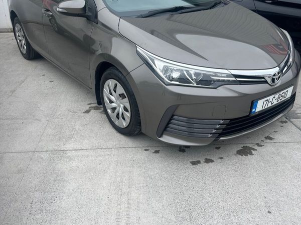 Toyota Corolla Saloon, Diesel, 2017, Grey
