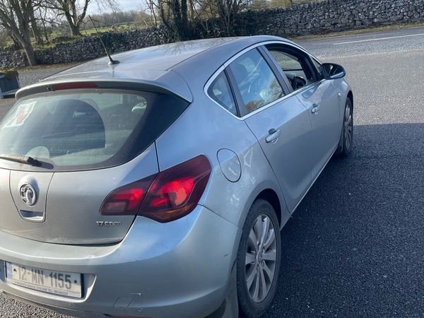 Vauxhall Astra Hatchback, Diesel, 2012, Silver