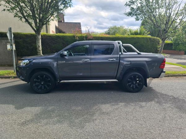Toyota Hilux Pick Up, Diesel, 2017, Grey