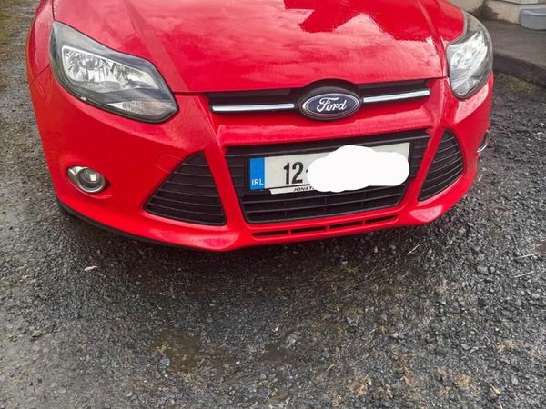 Ford Focus Hatchback, Petrol, 2012, Red