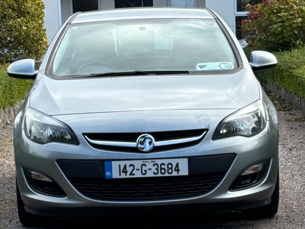 Vauxhall Astra Hatchback, Petrol, 2014, Silver