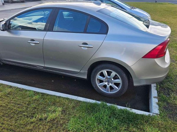 Volvo S60 Saloon, Diesel, 2012, Green