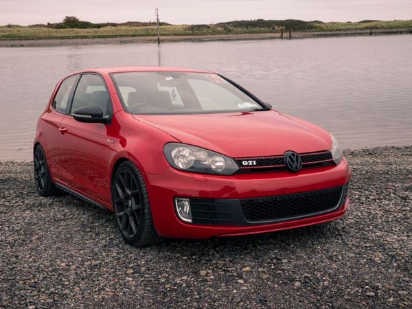Volkswagen Golf Hatchback, Petrol, 2010, Red
