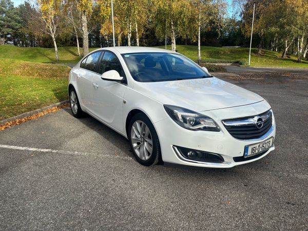 Opel Insignia Hatchback, Diesel, 2016, White