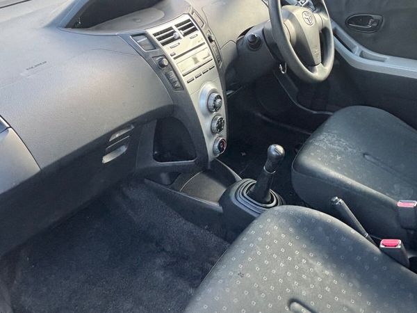 Toyota Yaris Hatchback, Petrol, 2006, Silver