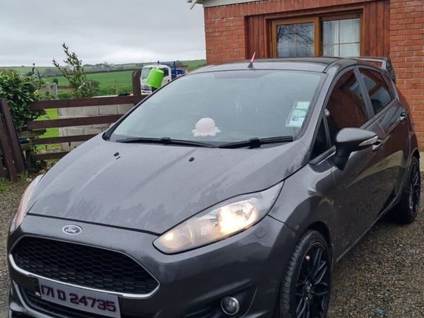 Ford Fiesta Hatchback, Petrol, 2017, Grey