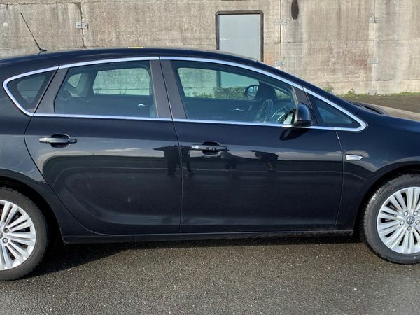 Opel Astra Hatchback, Diesel, 2015, Black