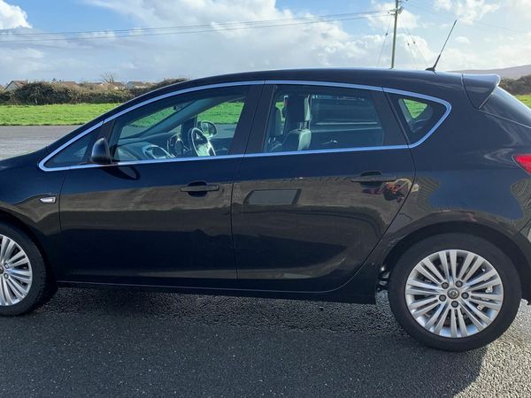 Opel Astra Hatchback, Diesel, 2015, Black