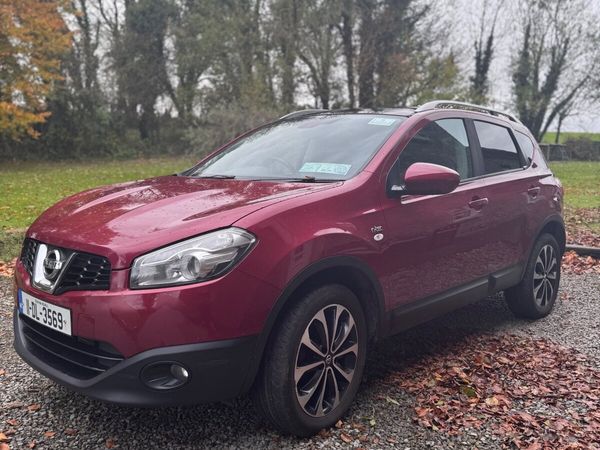 Nissan Qashqai Hatchback, Diesel, 2011, Red