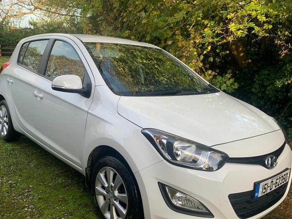 Hyundai i20 Hatchback, Petrol, 2015, White