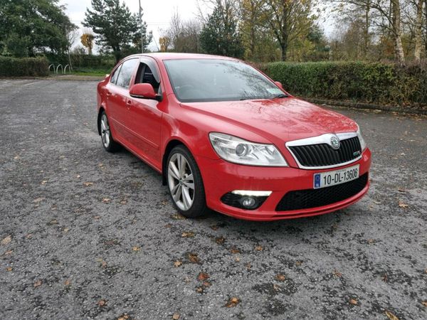 Skoda Octavia Hatchback, Diesel, 2010, Red