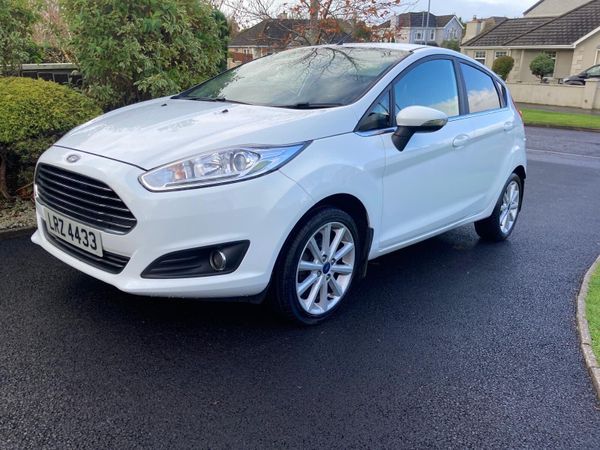 Ford Fiesta Hatchback, Petrol, 2016, White