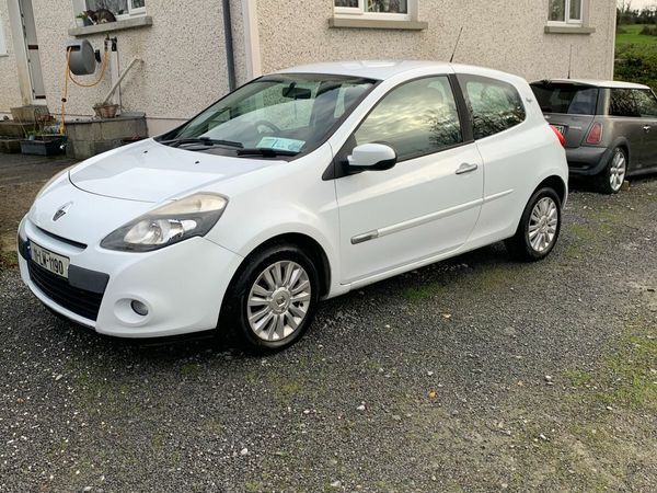 Renault Clio Hatchback, Petrol, 2011, White