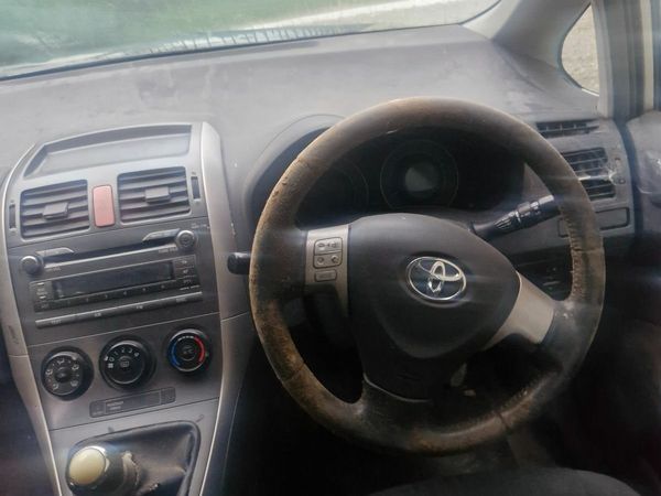 Toyota Auris Hatchback, Diesel, 2008, Silver