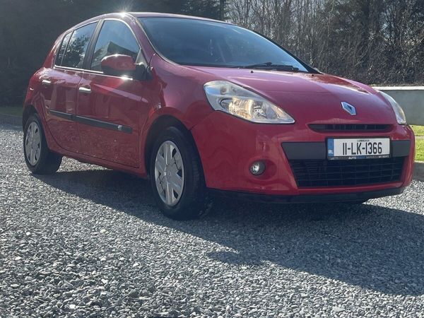 Renault Clio Hatchback, Diesel, 2011, Red