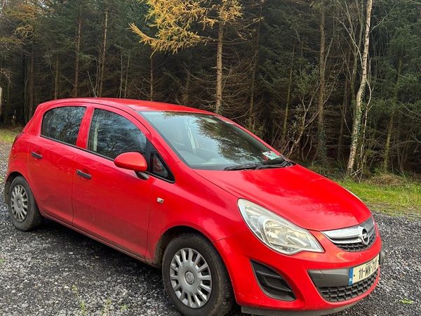 Opel Corsa Hatchback, Diesel, 2011, Red